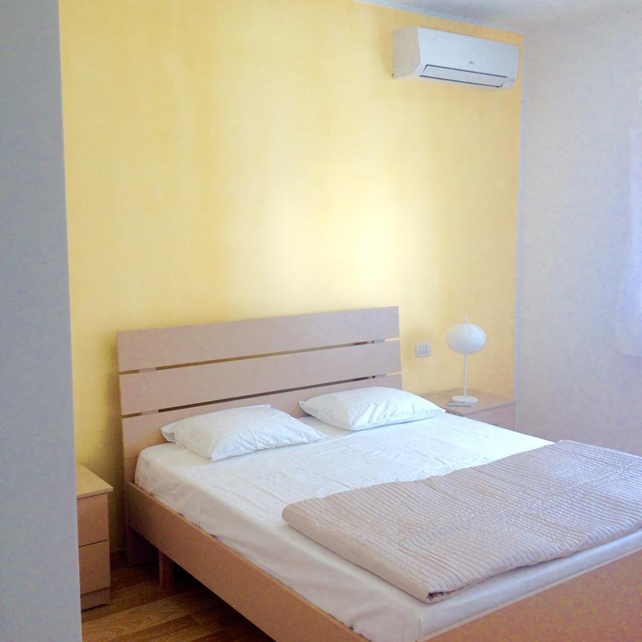 Amberyellowbnb Shkodër Buitenkant foto