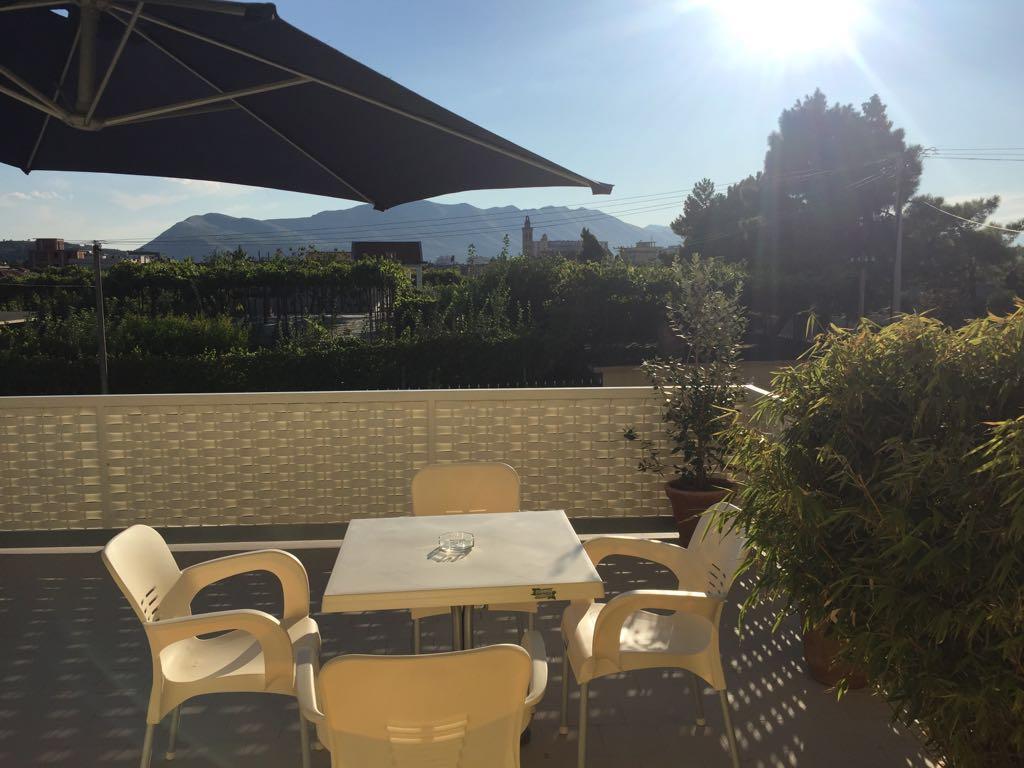 Amberyellowbnb Shkodër Buitenkant foto